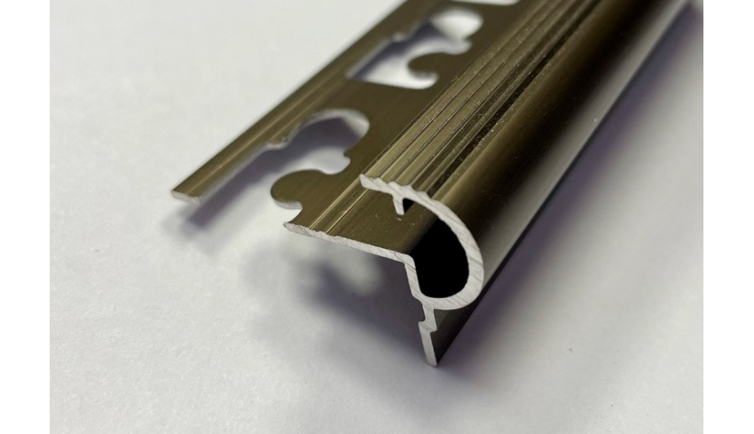 Curved aluminium step profile, built-in